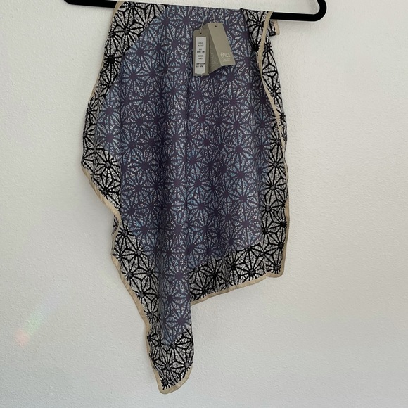 NWT Patterned Blue Square Silk Scarf by Épice - Picture 7 of 9